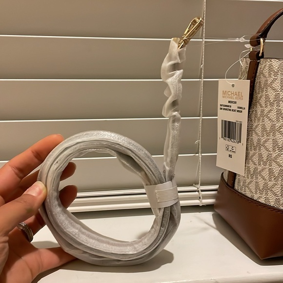 Michael Kors XS Suri Mini Bucket Crossbody Drawstring - Picture 7 of 9